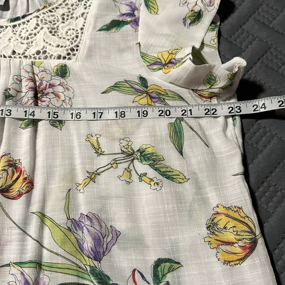 Liz Claiborne Ladies Casual Spring/Summer Shirt, EUC (Wore Once), Size XL - Picture 4 of 9